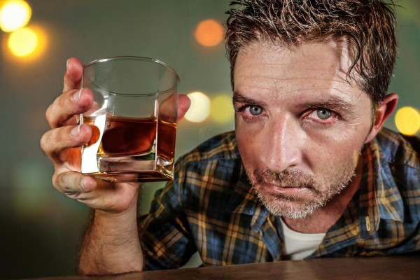 
		Алкоголиков среди нас больше, чем кажется: 4 теста на алкоголизм.  Признаки алкоголизма