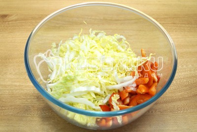 Салат с пекинской капустой и сыром «Ява»
