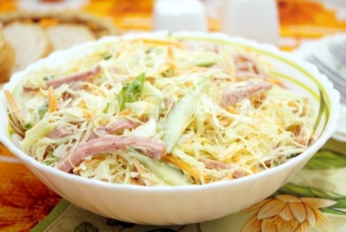 Салат с капустой и колбасой