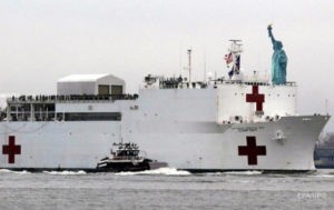 Военный корабль-госпиталь прибыл в Нью-Йорк