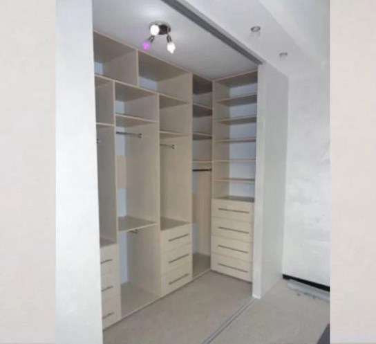 Маленькие шкафы для спальни и гардеробная: какие решения лучше?