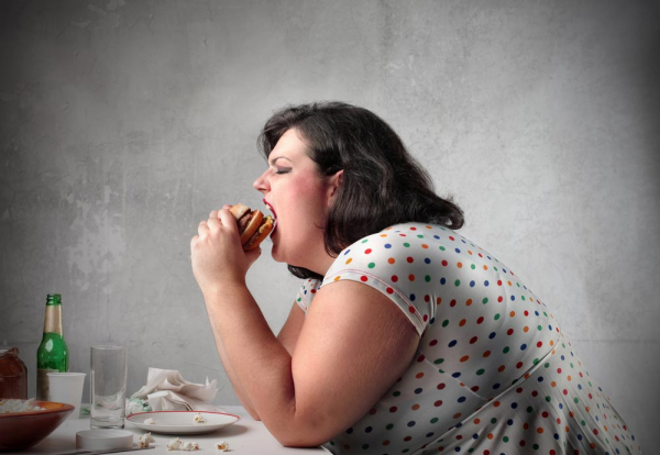 
		Жир на животе может сыграть с вами злую шутку: 8 опасностей.  Почему плохо быть толстым