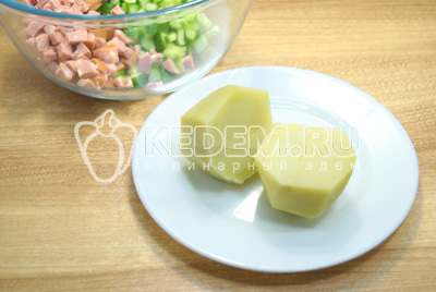 Салат с консервированным горошком