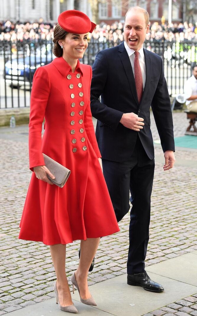 "Кейт Миддлтон носит все цвета радуги, кроме одного": табу в нарядах герцогини