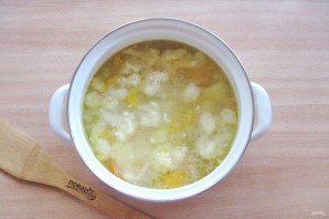 Овощной суп с цветной капустой и сельдереем