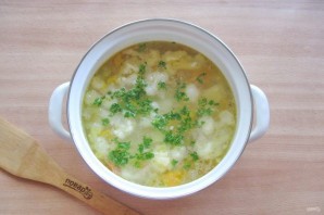 Овощной суп с цветной капустой и сельдереем
