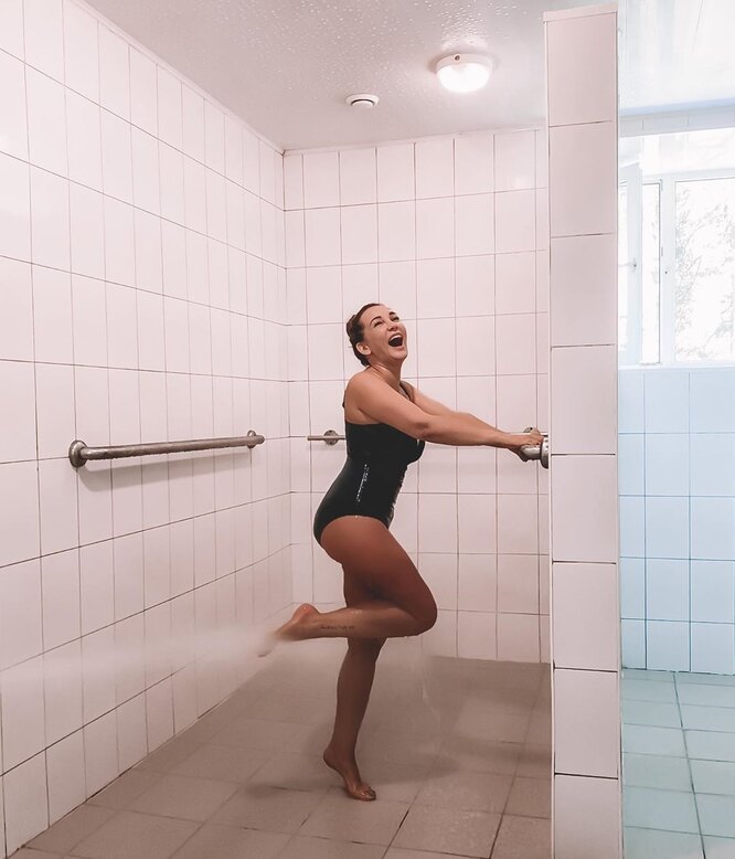 «Разница видна!»: Анфиса Чехова в купальнике показала себя до и после похудения