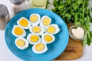 Яйца фаршированные сардинами