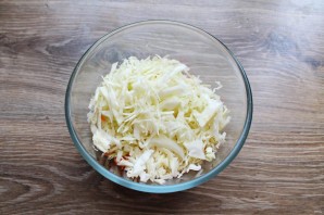 Салат с капустой и дайконом