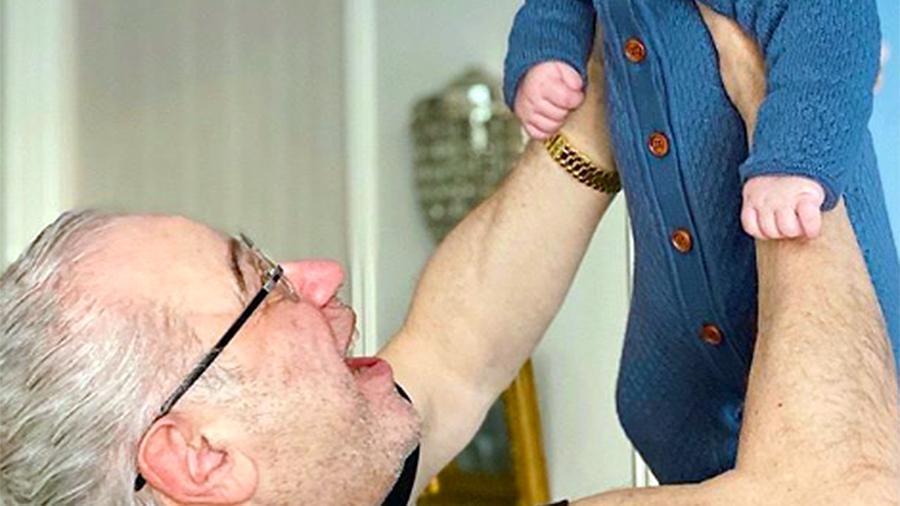 Адвокат прокомментировал фотографию Петросяна с сыном на руках