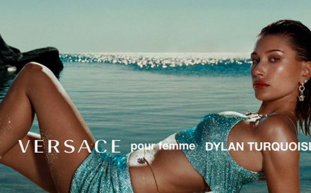 Белла Хадид и Хейли Бибер стали лицом нового парфюма Versace